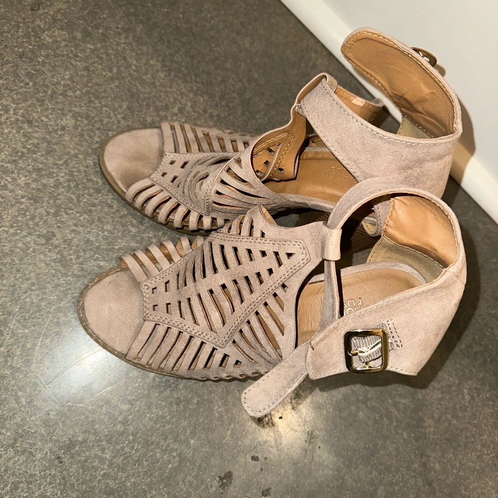 Nude Size 7 Charlotte Russe Heels